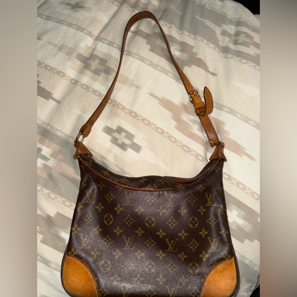 Louis Vuitton
Boulogne Handbag Monogram Canvas 30